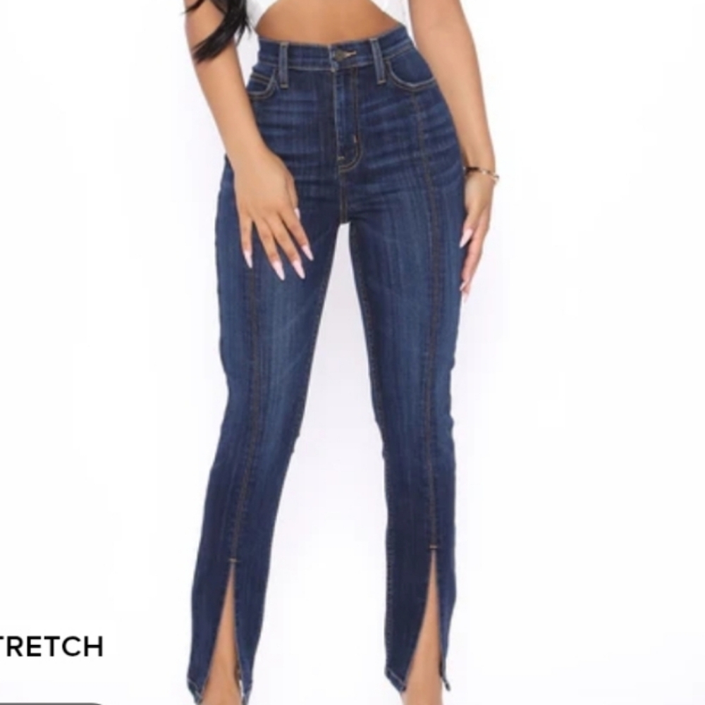 Fashion Nova Front of Iine Slit Size 9 NWOT Medium Wash